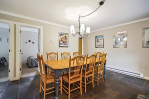 Dining - Ski-in 4 bedroom Whiffletree condo with weekend shuttle. (Killington)