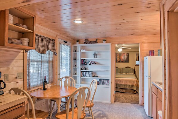 3 bedrooms, iron/ironing board, Internet, bed sheets