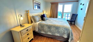 2 bedrooms, iron/ironing board, free WiFi, bed sheets - Beachfront Stay with Amazing Views (Destin)