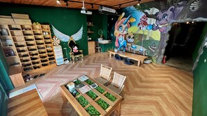 Lobby sitting area - 返璞歸真KO hostel 墾丁背包客棧 (Hengchun)
