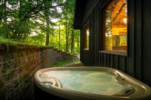Outdoor spa tub - Rustic Charm with Chef Stove - Fire Pit - Hot Tub and 8 minutes to APP State (Boone)