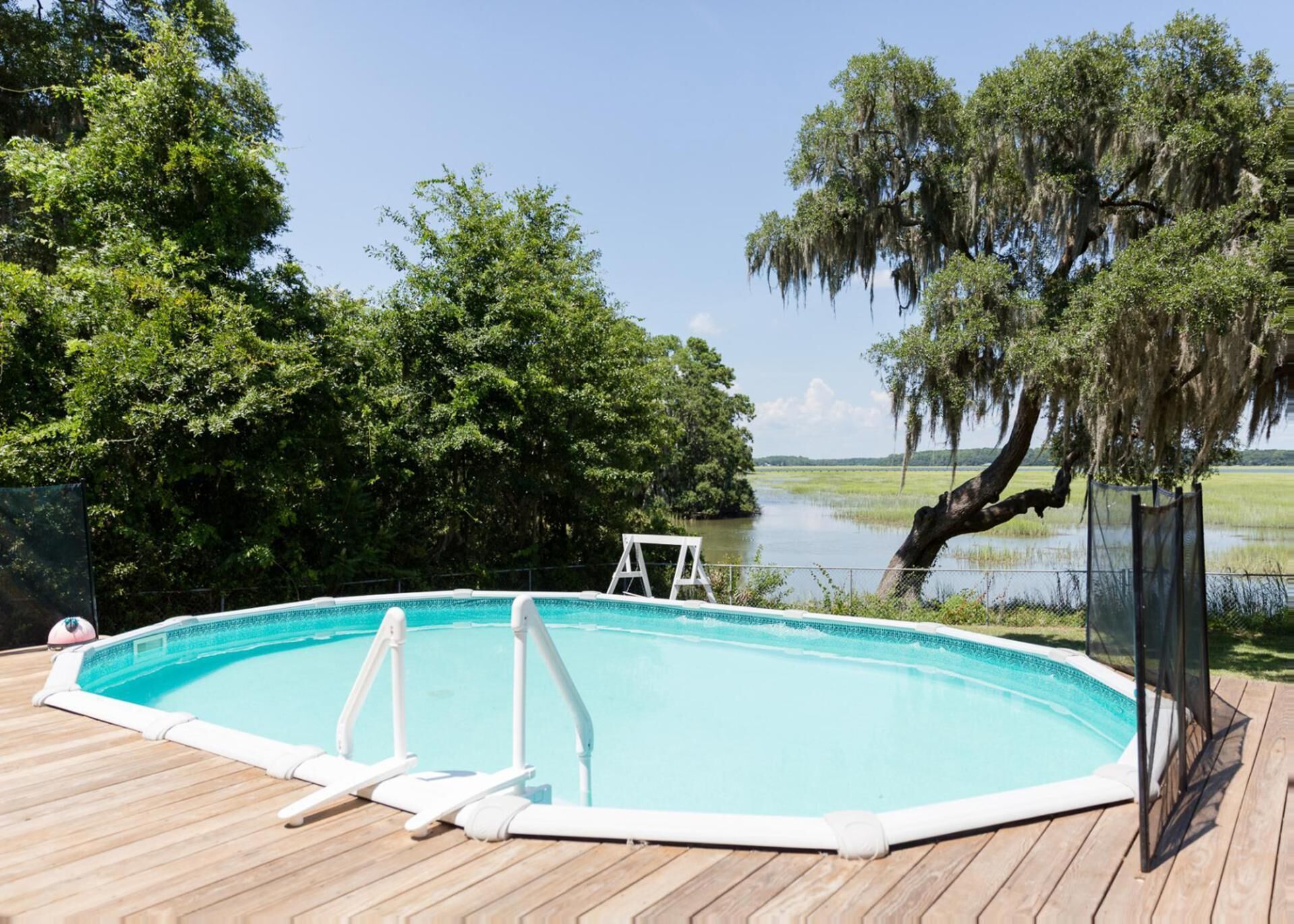 Wonderful, pet-friendly home with private pool and fire pit