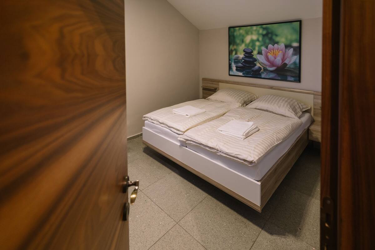 Suite City, 1 habitación, vistas a la ciudad | 1 dormitorio, minibar, escritorio y cortinas opacas