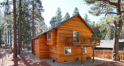 Spend Fall at King's Beach! Sunny Cabin with private hot tub in King's Beach