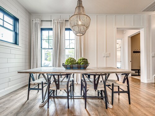 Carlton Landing-Perfect mix of elegance and comfort! Right on Redbud Park!