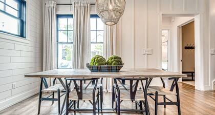 Carlton Landing-Perfect mix of elegance and comfort! Right on Redbud Park!