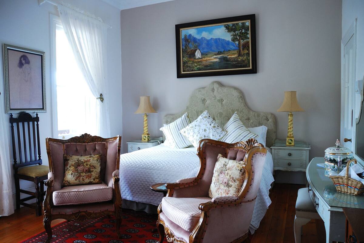 Classic Suite, Ensuite, Garden View | 5 bedrooms, Egyptian cotton sheets, premium bedding, minibar