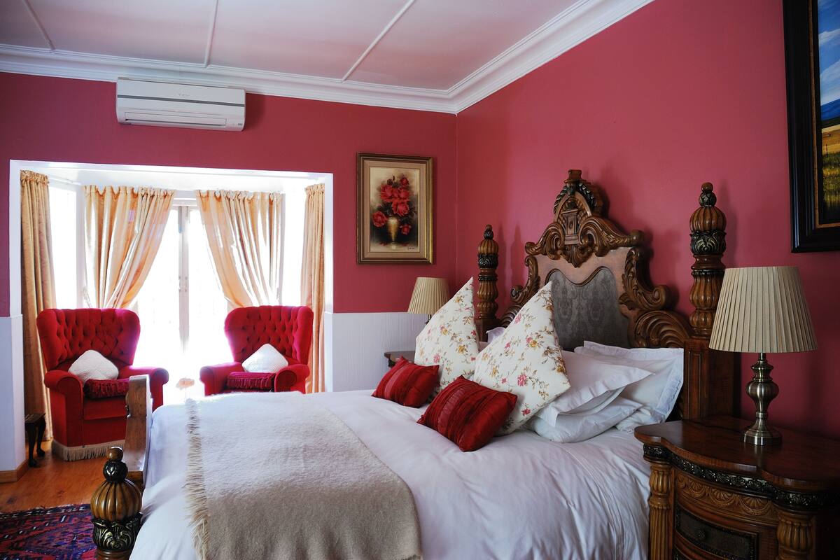 Classic Suite, Ensuite, Garden Area | 5 bedrooms, Egyptian cotton sheets, premium bedding, minibar
