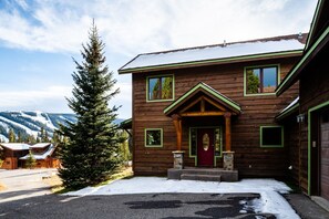 Exterior - Spend Winter in Big Sky! Delightful Ski-in/Ski-out Home with Hot Tub and WIFI! (Big Sky)