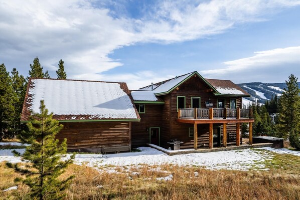 Exterior - Spend Winter in Big Sky! Delightful Ski-in/Ski-out Home with Hot Tub and WIFI! (Big Sky)