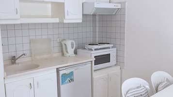 Standardlejlighed - 1 soveværelse | Privat tekøkken | Køleskab, ovn, kogeplade, elkedel