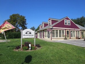 Exterior - Your Perfect South Chatham Summer Stay!! (Chatham)
