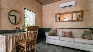 TV, fireplace, stereo