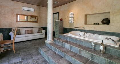 El Jefe's Casa | Extraordinary 2-story Suite