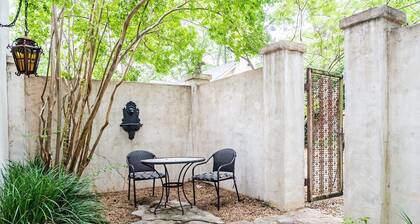 El Jefe's Casa | Extraordinary 2-story Suite