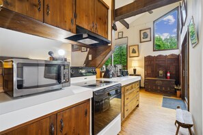 Kitchen - Efficiently designed and well-equipped, the kitchen provides everything needed for preparing meals and snacks during your stay. - The House Hidden in the Hills - Hawk (Pittsford)