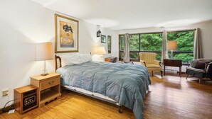 3 bedrooms, WiFi (free), bed sheets