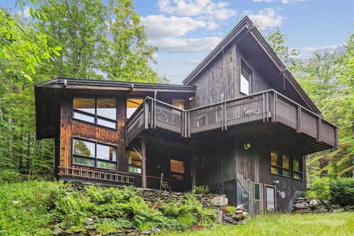 Täydellinen yksinäinen kodikas lomapaikka kotiin