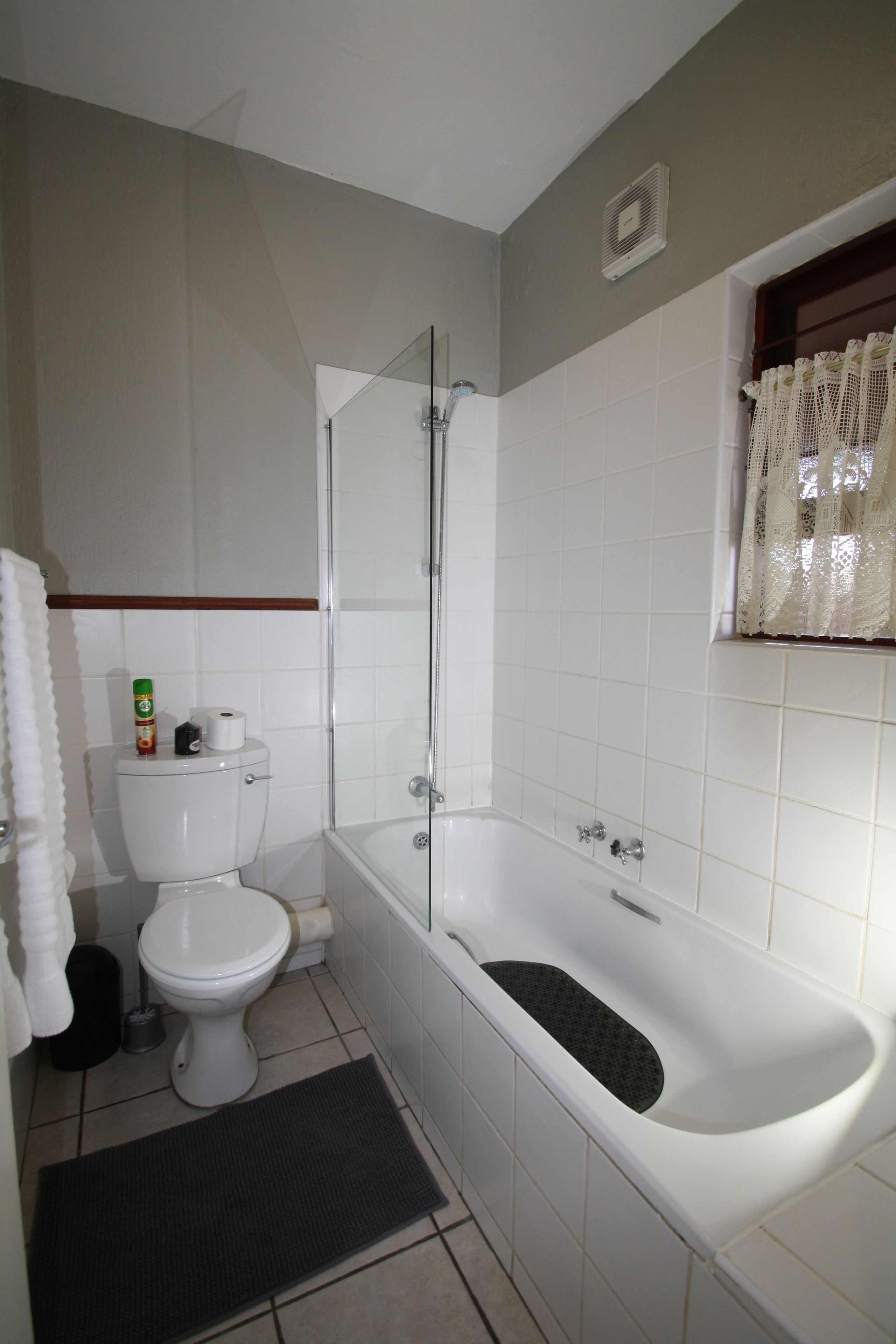 A bathroom with a toilet, a shower, and a bathtub.