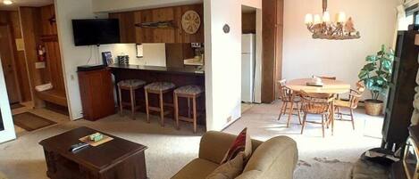 Téléviseur, foyer, lecteur de DVD