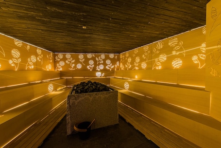 Sauna, hot tub, steam room, body treatments, aromatherapy