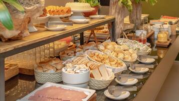 Desayuno de autoservicio incluido todos los días