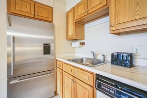 Practical Kitchen Layout - Thoughtfully designed with ample counter space and storage, the kitchen makes cooking and cleanup simple. - A Classic Killington Stay E8 (Killington)