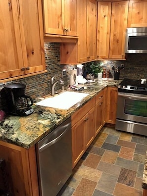 Fridge, microwave, oven, dishwasher - 114 Premium by RedAwning (Mammoth Lakes)