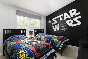 3 chambres, fer et planche à repasser, Wi-Fi, draps fournis