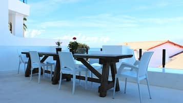 Rumah Comfort, 4 kamar tidur | Balkon