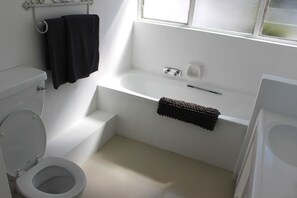 Bathroom - Sanctuary Beach Condo (Plettenberg Bay)