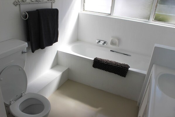 Bathroom - Sanctuary Beach Condo (Plettenberg Bay)