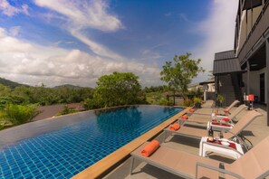 An infinity pool