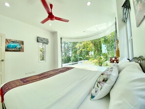 8 habitaciones, escritorio y tabla de planchar con plancha