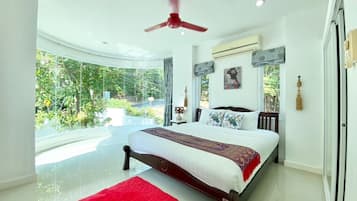 8 bedrooms, desk, iron/ironing board, travel cot