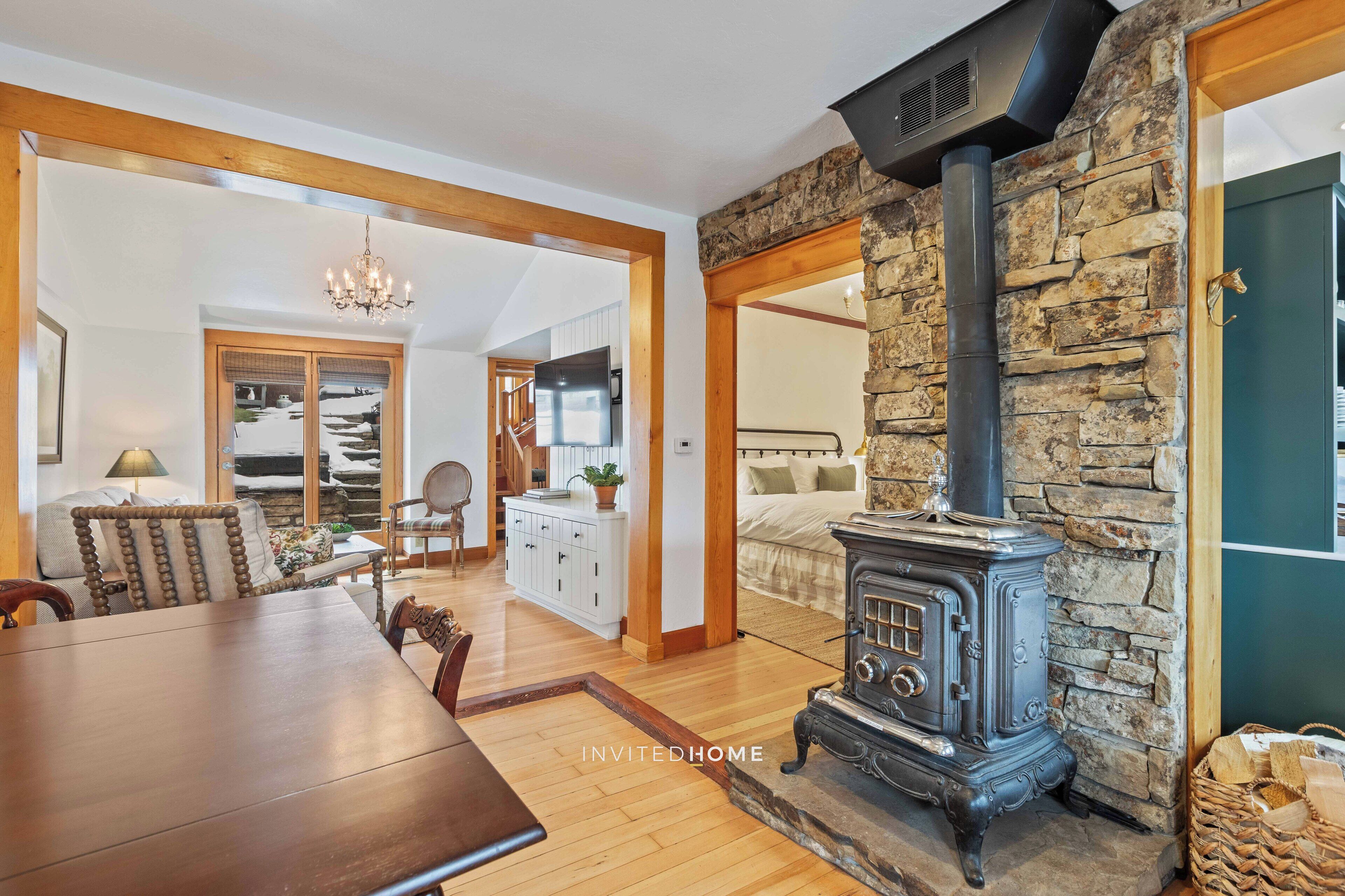 2 عدّة غرف نوم ومكواة/لوح كي وواي فاي مجانًا وملاءات أسرّة