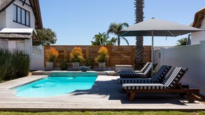Outdoor pool, sun loungers - Canal Guest House (Saint Francis Bay)