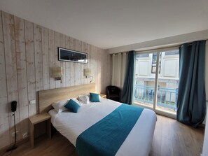 Individually decorated, individually furnished, desk, free WiFi - Brit Hotel Des Halles (Concarneau)