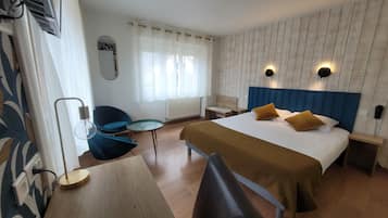 Comfort-huone | Yksilöllisesti sisustettu, yksilöllisesti kalustettu, työpöytä