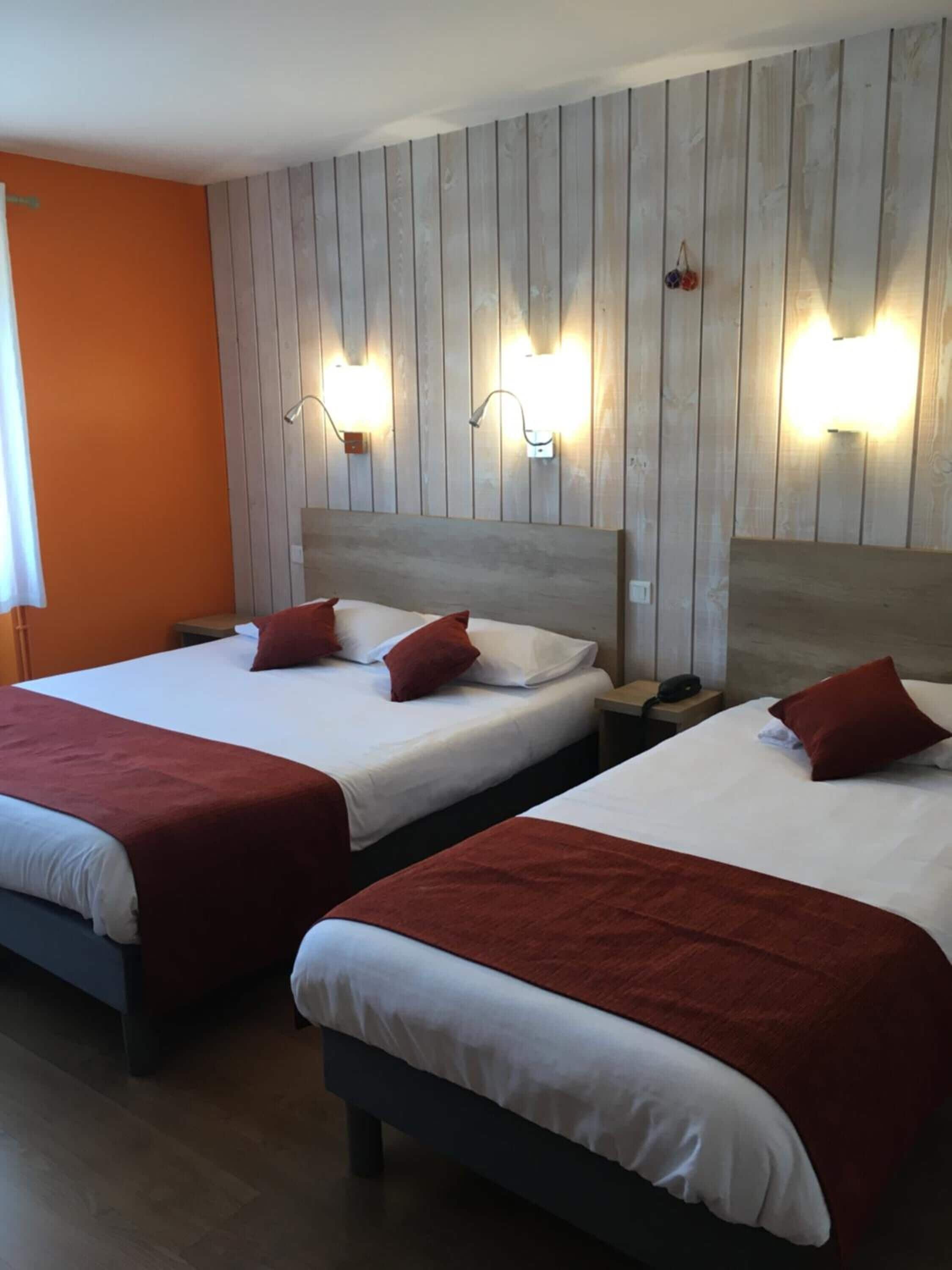 triple room | 1 bedroom, individually decorated, individually furnished, desk