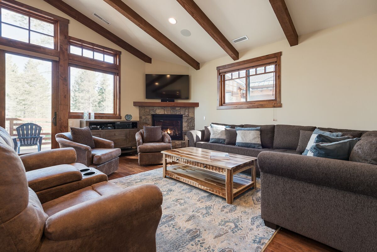 Private Home with Hot tub, Mountain views, Short walk to the Village