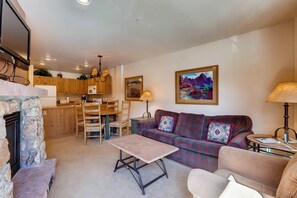 TV, fireplace, DVD player, stereo - Village Condo, Walk to Slopes, heated pool access (Keystone)