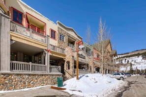 Exterior - Village Condo, Walk to Slopes, heated pool access (Keystone)