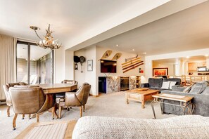 TV, fireplace