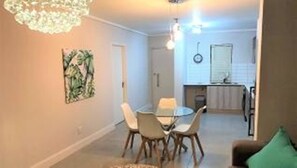615 Waters Edge  | Living area | Flat-screen TV - Waters Edge 615 by CTHA (Cape Town)