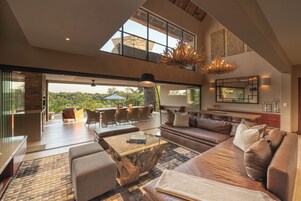 Rhulani | Living area | Fireplace