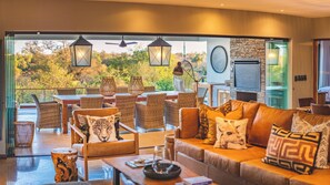 Villa – president | Oppholdsområde | Peis