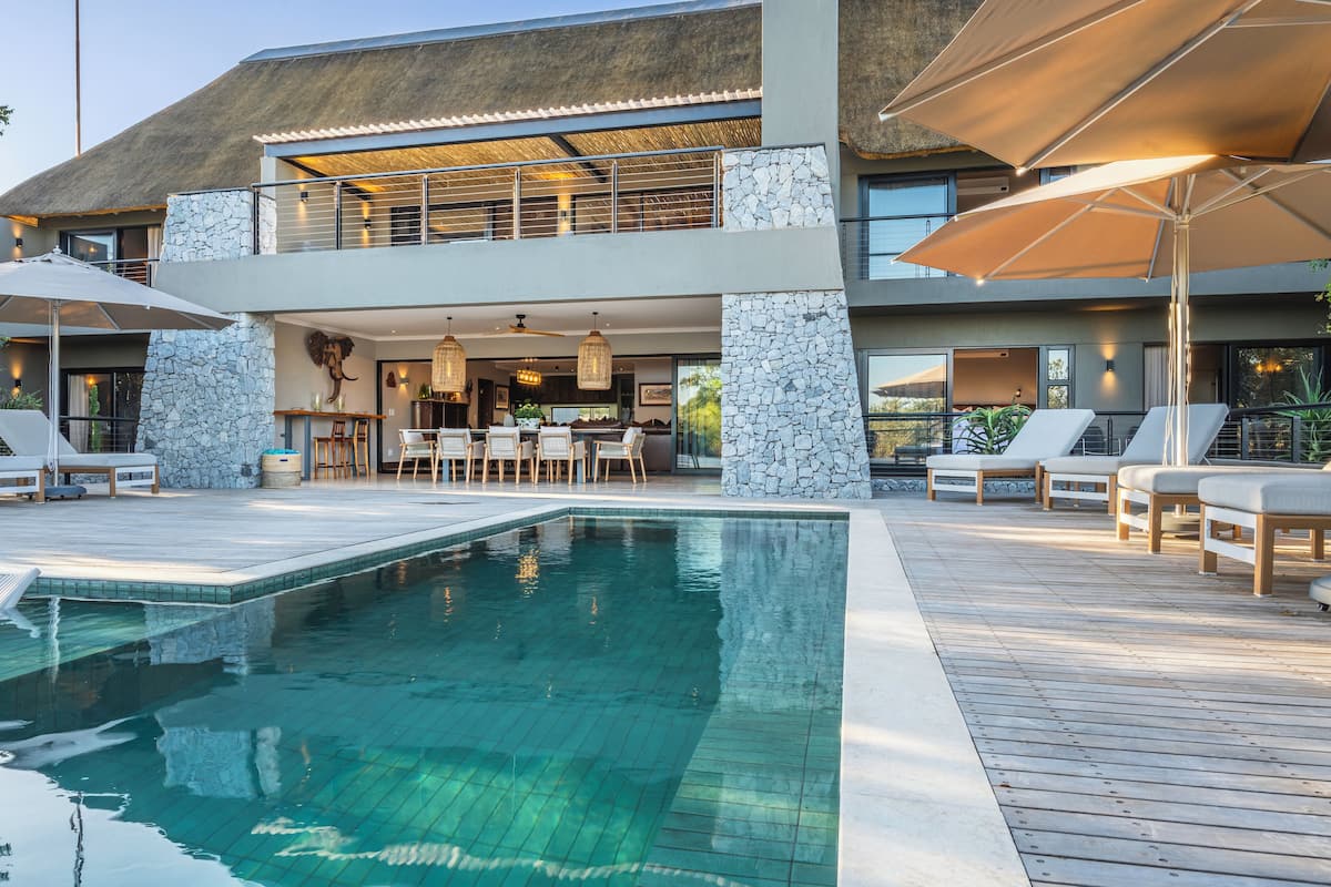 Ingwenya | Terrace/patio