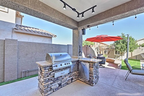 Heated Pool, Fire Pit & Game Room: Surprise Home