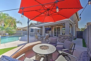 Outdoor dining - Heated Pool, Fire Pit & Game Room: Surprise Home (Surprise)